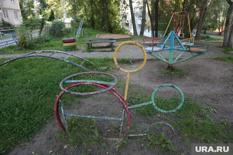 По словам свердловчан, обращения в УК и в мэрию Верхней Пышмы ни к чему не привели