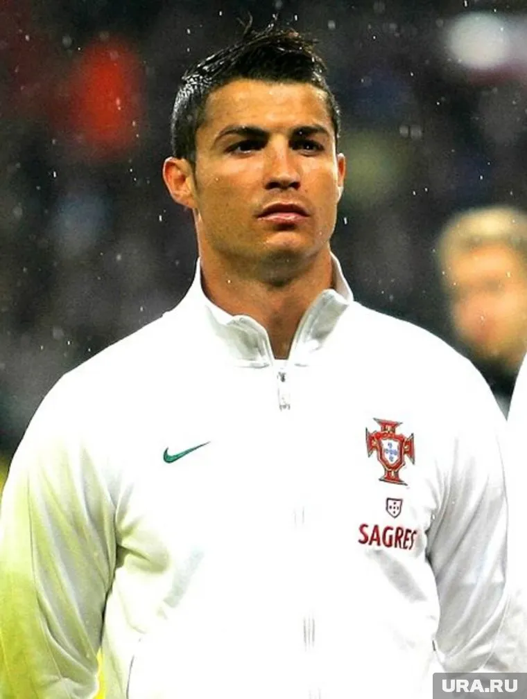 Детей для именитого футболиста выносила суррогатная мать