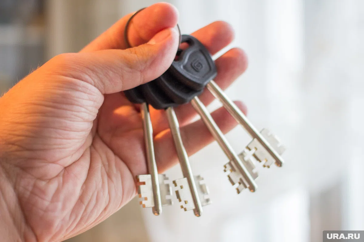 Челябинцу дали ключи от благоустроенного жилья