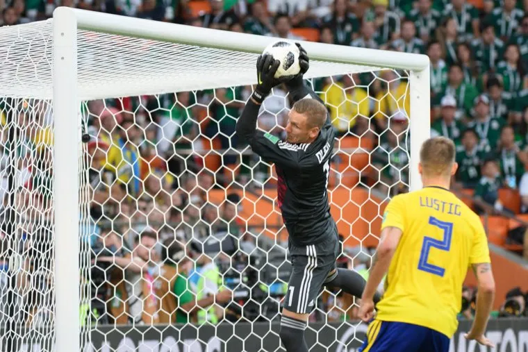 ЧМ-2018. 44 матч Чемпионата мира по футболу между сборными Швеции и Мексики. Екатеринбург, ворота, футбол, вратарь, футболист