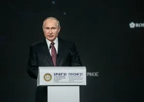 Путин посоветовал губернаторам РФ брать с него пример