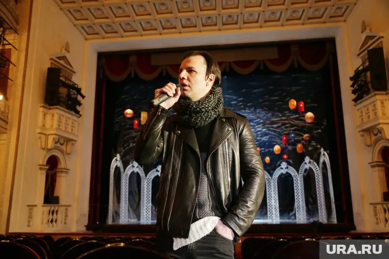 Собственный взгляд Теодора Курентзиса на то, где должно находиться новое здание театра, сорвал строительство на набережной, изменил планы музейщиков и теперь может вывести минстрой на самое оригинальное решение