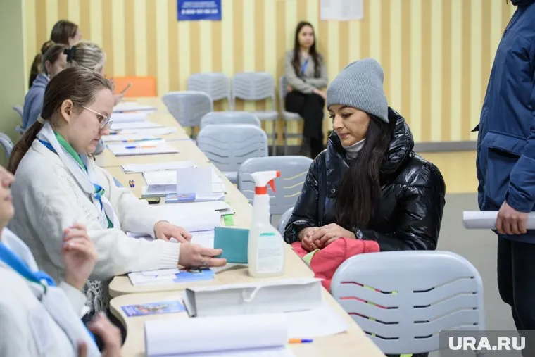 Всего на территории Свердловской области открылось 2446 участков