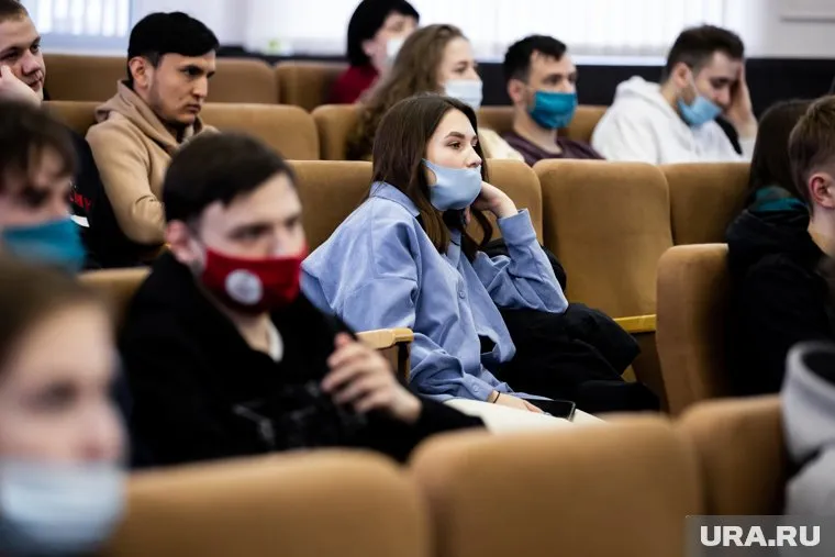 Совет ректоров рекомендовал пускать на очные занятия студентов с иммунитетом к COVID