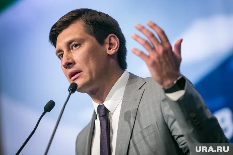 Он убежден, что в его положении это невозможно