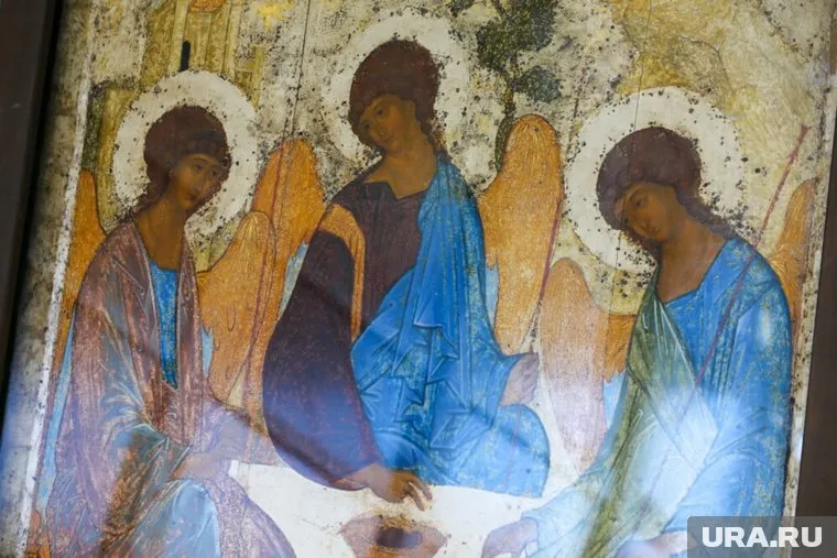 Президент РФ Владимир Путин в подмосковной Троице-Сергиевой лавре поклонился иконе «Святой Троицы»