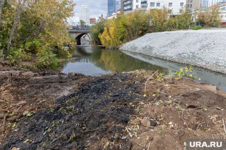 Активисты пытаются спасти от стройки исторический изгиб реки Исеть возле Царского моста