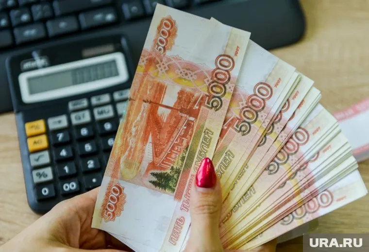 Повышенные зарплаты россияне получат в апреле