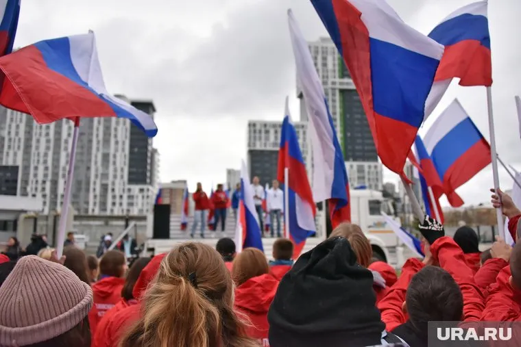 В Екатеринбурге волонтеры организовали митинг в поддержку защитников Донбасса и их родственников