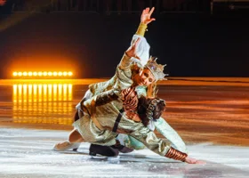 Олимпийские чемпионы устроили шоу на льду для екатеринбуржцев