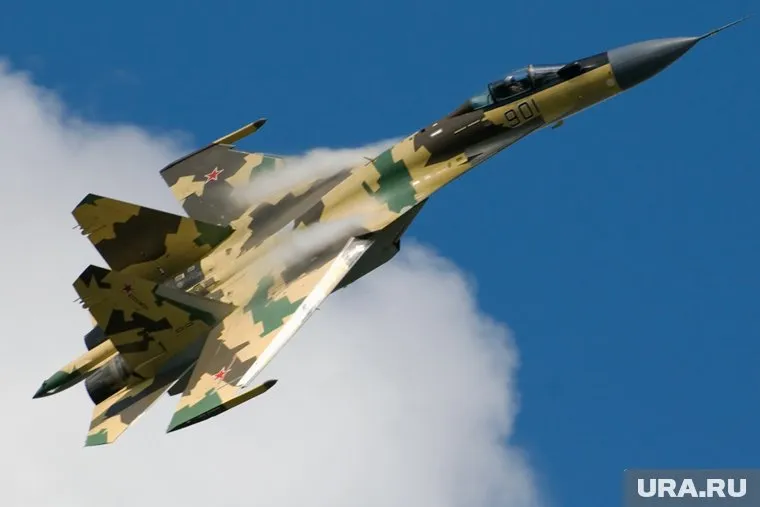 Су-35 оснащены серьезным вооружением, отметил Юрий Игнат