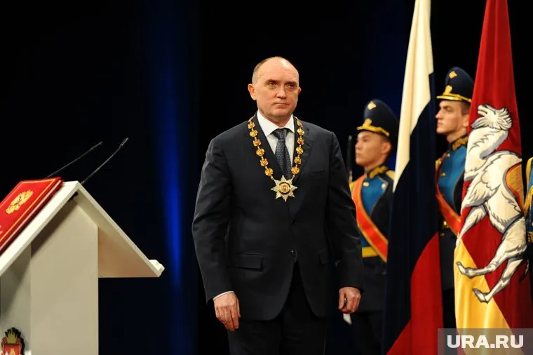 В драмтеатре, который абонировали для выступления, Дубровский в свое время принес присягу губернатора