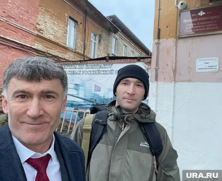 Глава Алапаевска Сайгид Билалов проводил у военкомата своего сына, получившего повестку о мобилизации