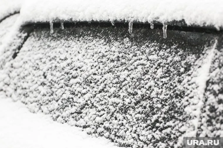 Изморозь будет откладываться на предметах в виде корки льда