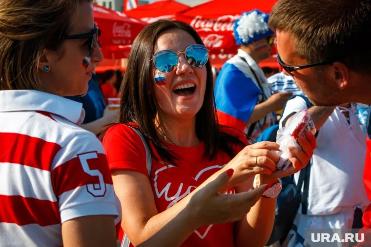 Фанатами стала половина жителей России