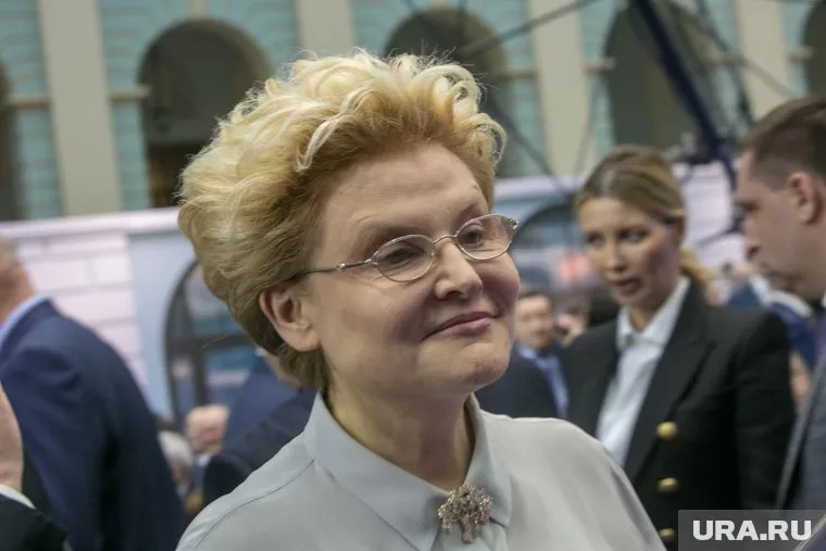 Телеведущая Елена Малышева прошлась с камерами по инфекционному блоку больницы