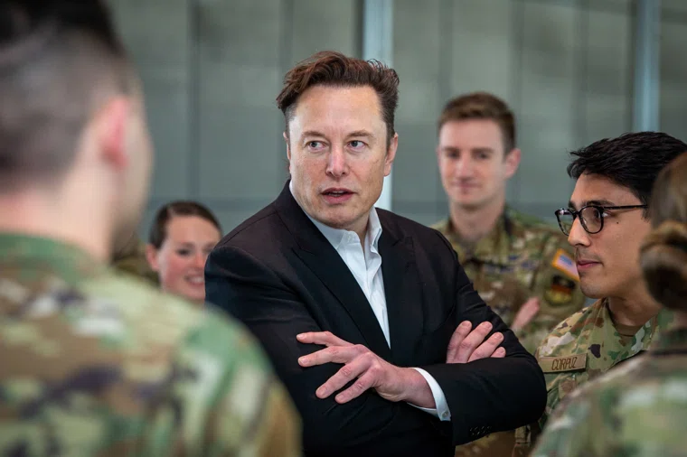 Маск выступает против разрешения Украине применять Starlink для нанесения ударов