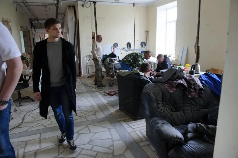 Руслан Соколовский и Евгений Ройзман в хосписе ЦГБ №2. Екатеринбург