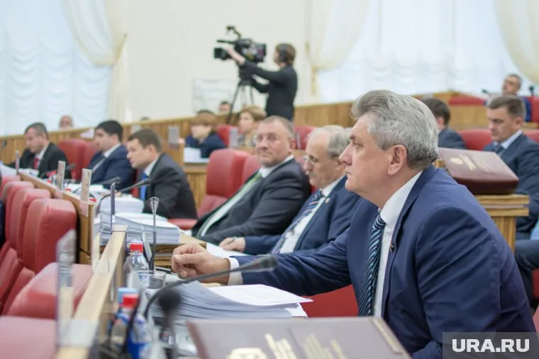 По словам адвоката депутата, уведомление о возврате дела они не получали