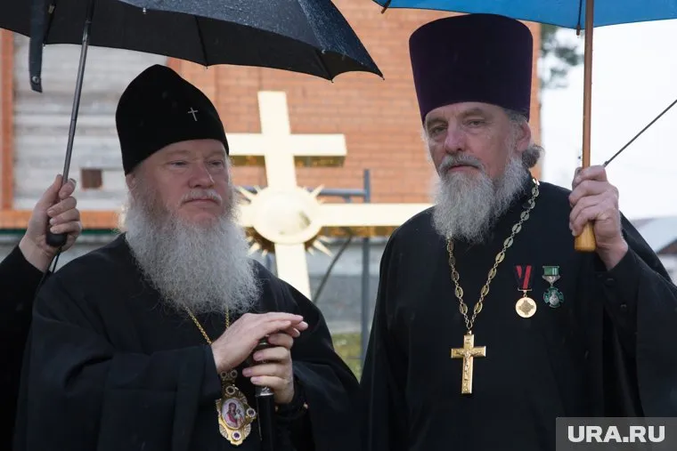 Митрополит Иосиф (слева) с духовником Вадима Шумкова, отцом Виктором