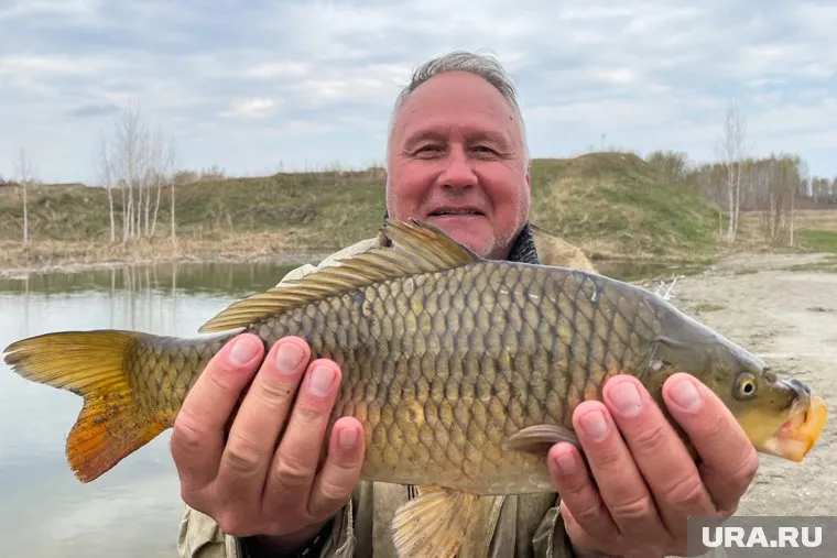 Мужчины поймали карпов на озерах Агашкуль и Сунгуль