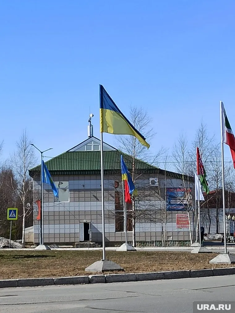 Флаг заметили на перекрестке