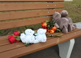 Глава Кировграда простился с убитой семьей