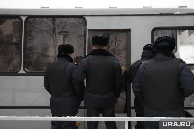 В Перми силовики начинают подъезжать к ДК А.Г. Солдатова