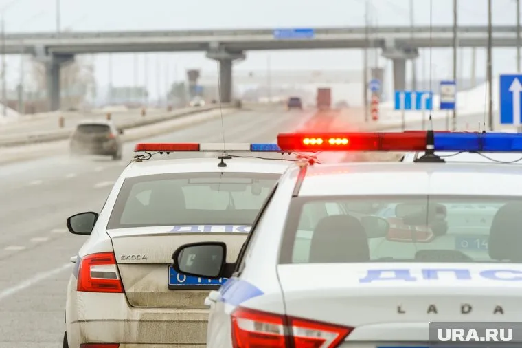 На участке дороги Новый Уренгой — Пангоды автоинспекция перекрыла движение автотранспорта