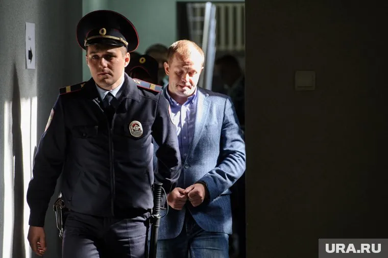 Старший опер свердловского УБЭП Алексей Ворлинский сыграл ключевую роль в истории с карьерами и провокацией взятки