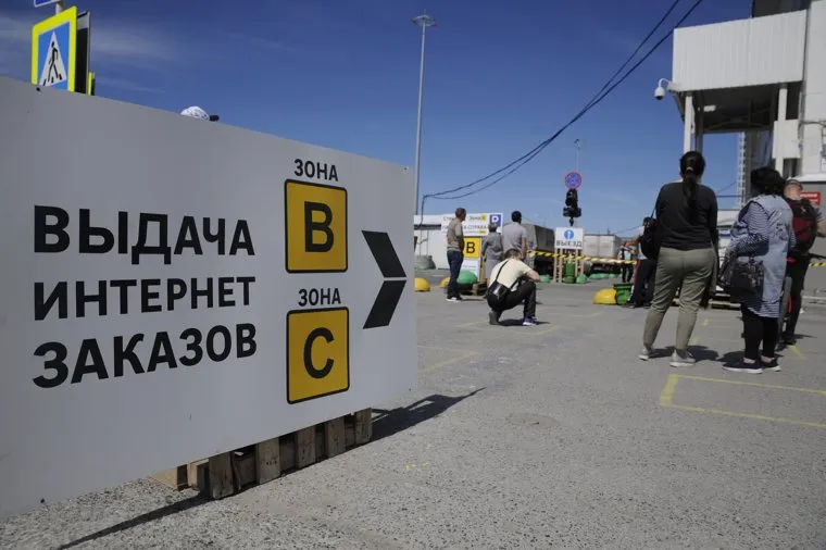 Очередь в магазин Леруа Мерлен. Тюмень