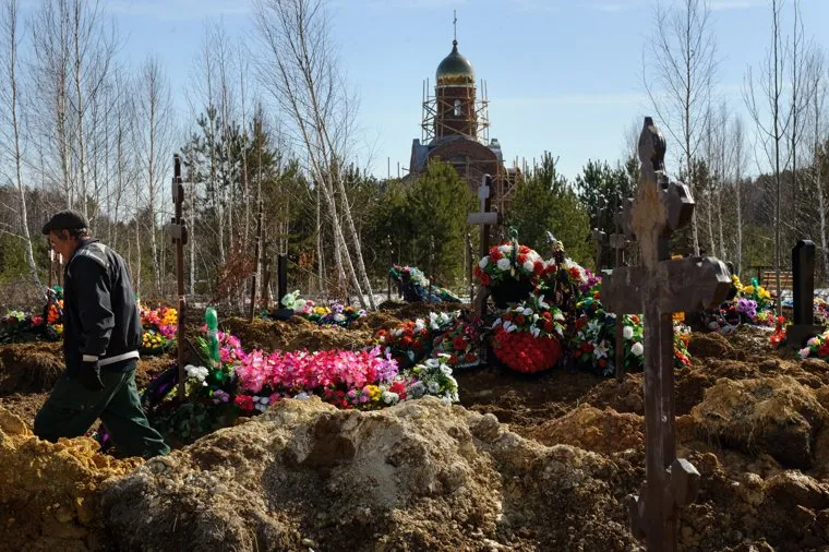 Прощание с подростками, покончившими с собой 7 апреля 2017 г. Реж, похороны, могила, реж, кладбище, ритуал, ритуальные услуги, похоронный бизнес, погост