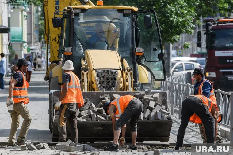 Рабочие резко отреагировали на вопросы челябинца