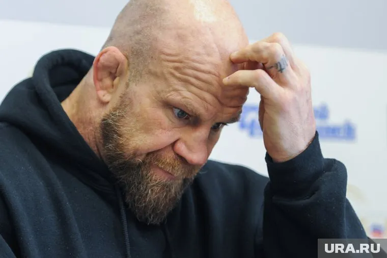 Монсон горячо спорит с коллегами, отстаивая интересы людей, ради которых ушел в политику