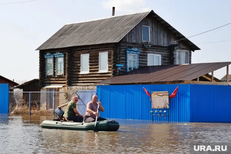 Уровень реки по-прежнему представляет угрозу для населения и строений