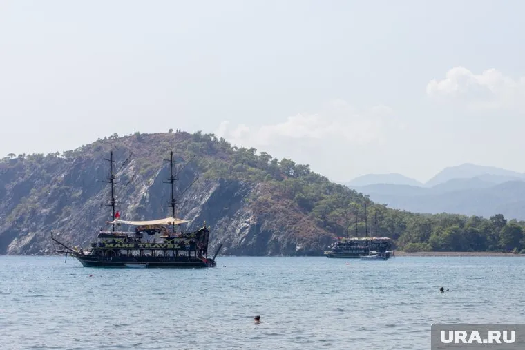 На яхте туристы проведут три дня