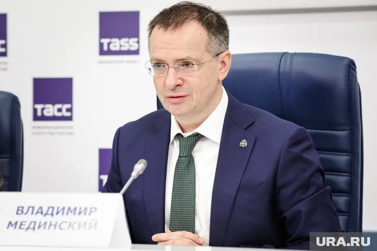 Единый учебник истории состоит из 16 книг