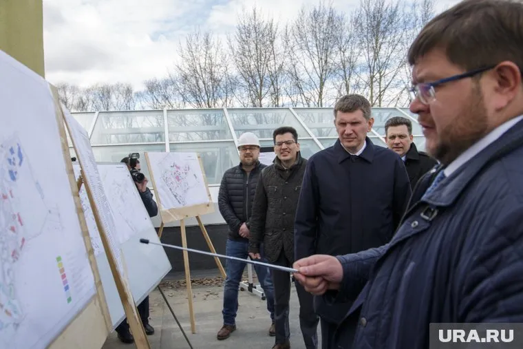 В апреле, в ходе визита на стройку, пермскому губернатору Максиму Решетникову показали будущий зоопарк за 5 млрд рублей