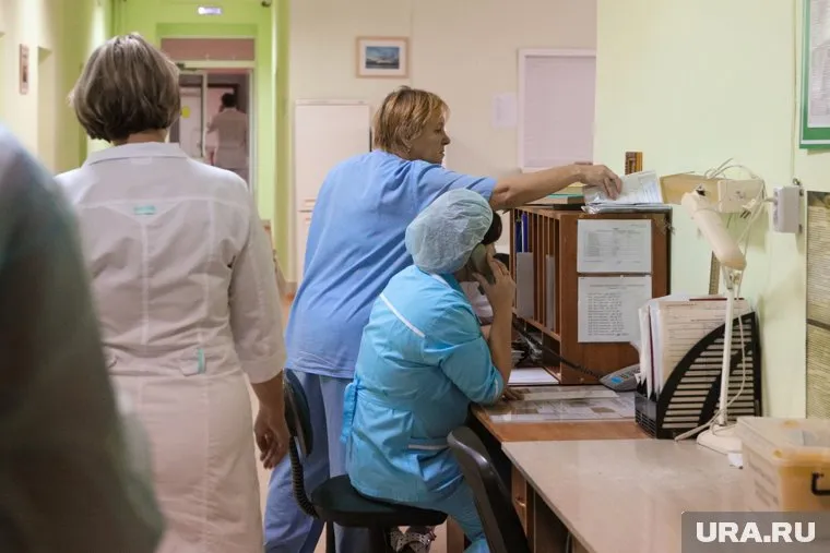 До больниц Екатеринбурга приходится дозваниваться несколько дней, так как на линии занято