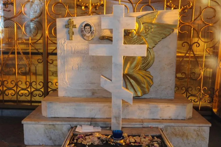 Могила Святого Славика на Чебаркульском городском кладбище. Челябинская область, кладбище, могила святого славика