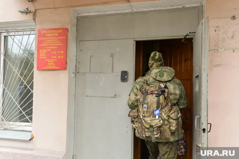 После завершения мобилизации в военкомат Нижневартовска отправились добровольцы