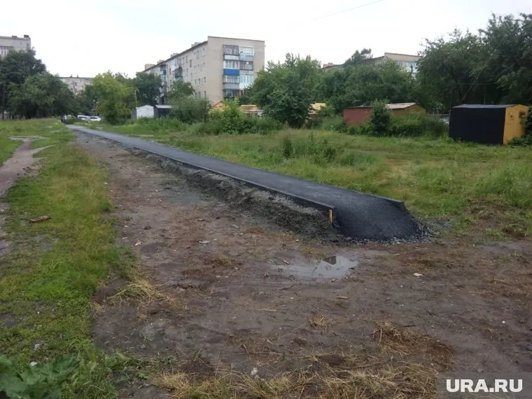 Такой тротуар получили чебаркульцы от местной власти