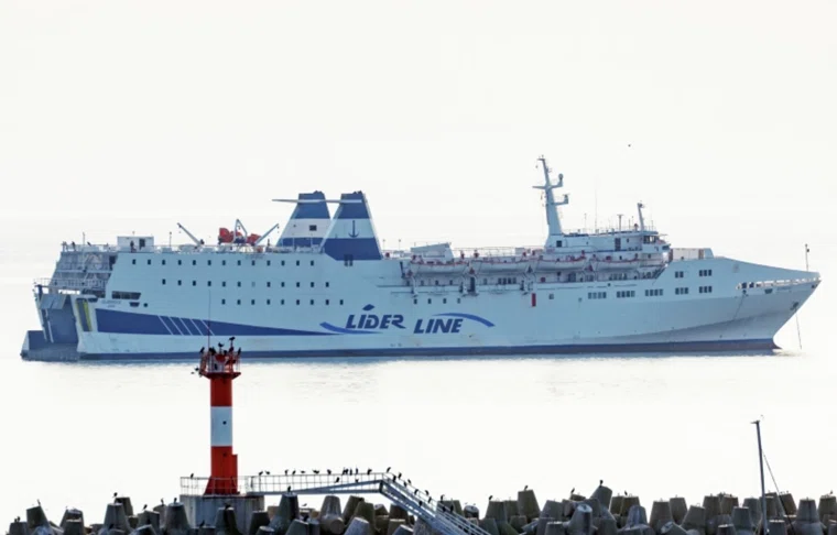 На борту находятся 18 российских туристов