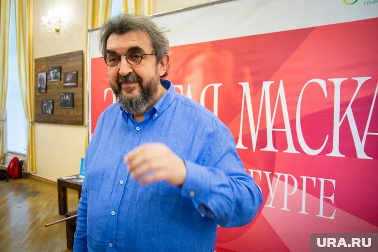 На вопрос о самочувствии актёр ответил лишь «Во!», рассказал его сын Алексей Золотовицкий