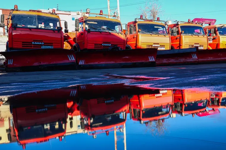 Визит Алексея Орлова в Верх-Исетское ДЭУ для контроля готовности уборочной техники к зимнему периоду. Екатеринбург