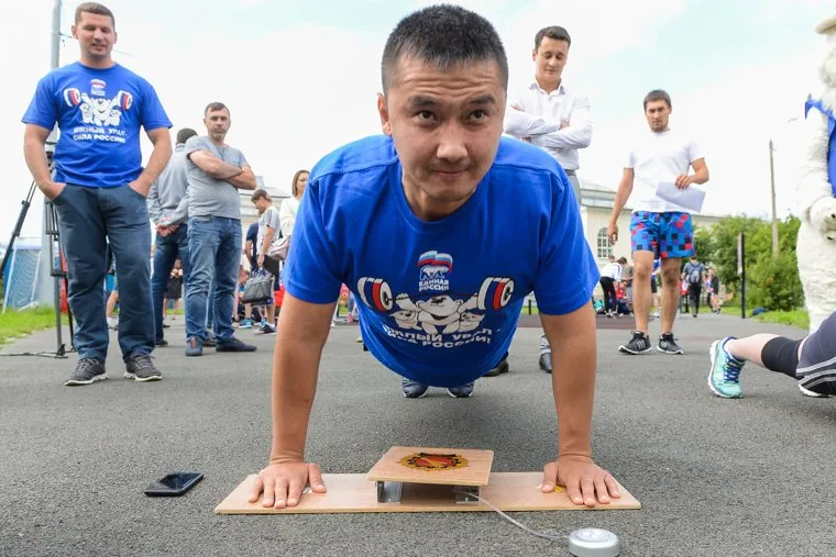 Сдача норм ГТО членами и сторонниками «Единой России». Челябинск, утарбеков дамир