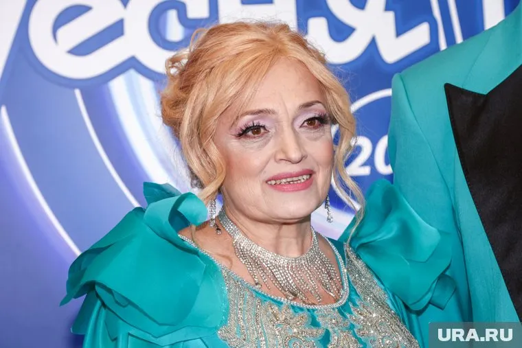 Надежда Кадышева планировала выступить в Екатеринбурге еще в конце ноября, но внезапно перенесла концерт