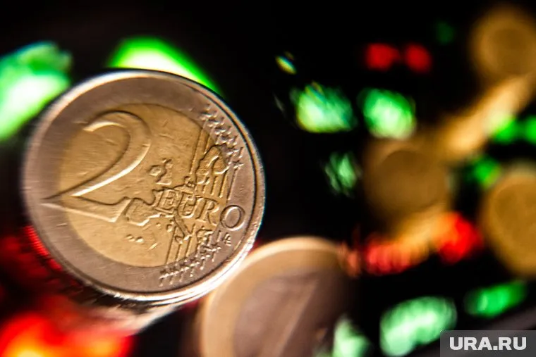Евро упал ниже 71 рубля впервые с февраля 2020 года