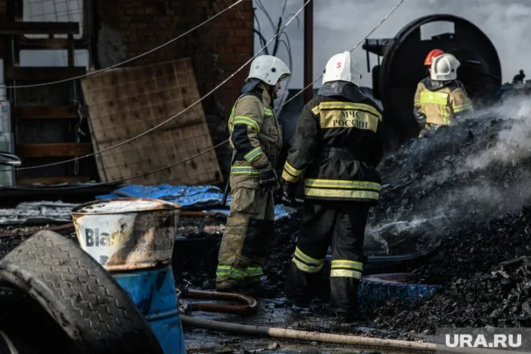 Прибывшие на место сотрудник МЧС справились с возгоранием