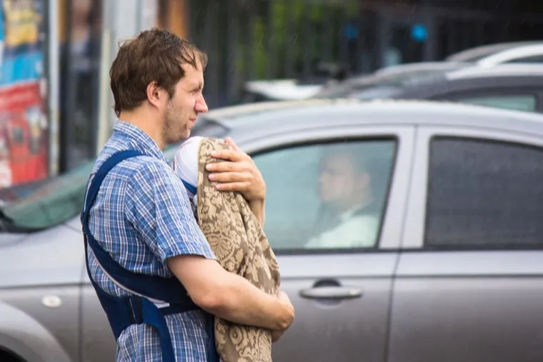 Дождь и солнце. Санкт-Петербург., ребенок, младенец, дождь, родители, папа, отцовство